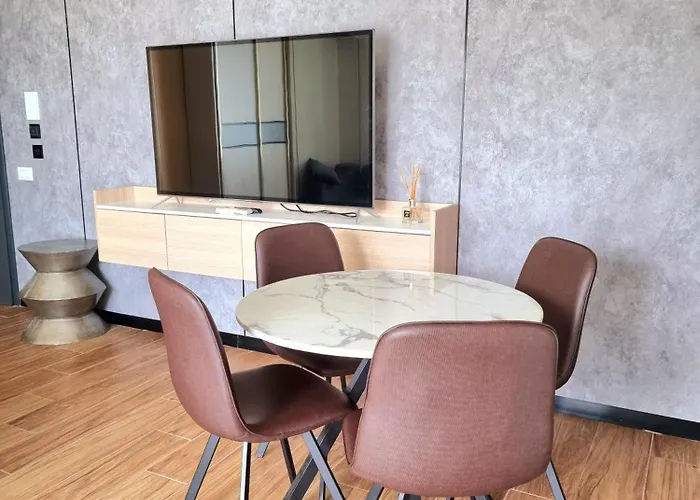 View - Endless Summer Mamaia Nord